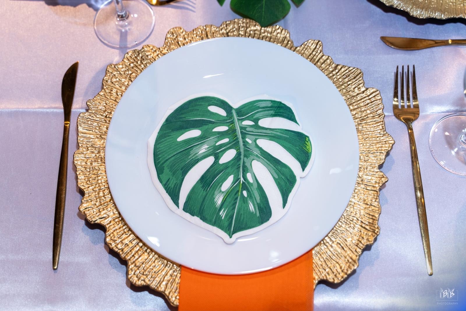 Rental of a table set including plate, knife, fork, and glass: €1.5